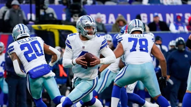 Dallas Cowboys quarterback Dak Prescott (4) looks to throw against the New York Giants in the second half at MetLife Stadium. The Giants fall to the Cowboys, 21-6, on Sunday, Dec. 19, 2021, in East Rutherford.

Nyg Vs Dal